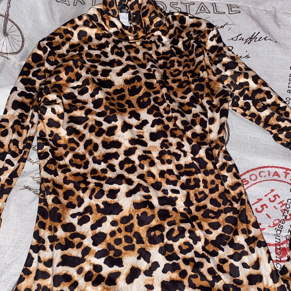 Mock Neck leopard print blouse